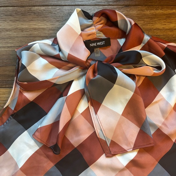 Nine West Top Women's Medium Multicolored Sleeveless Patterned Diamond  V Neck - Picture 2 of 10